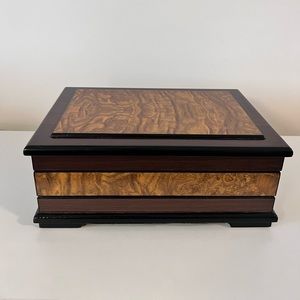 Jewelry box